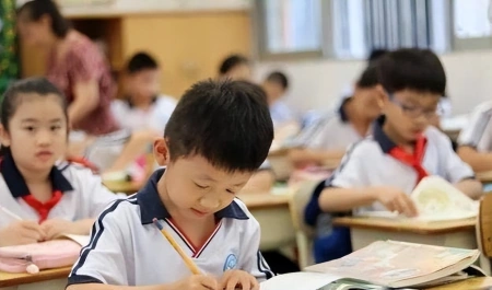 小学生作文《老师上厕所》走红,二次创作名篇,真的太有才了插图